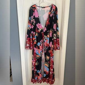 ⚜️ Vibrant Floral Kimono Robe with Pink and Black Beautiful Floral Accents